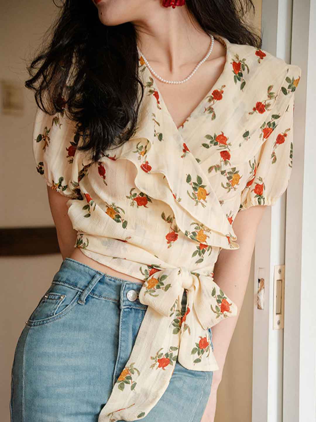 d6d42b55be5d18a82097cb74cbe470b9 Juliet Chic V-neck Waisted Floral Chiffon Top