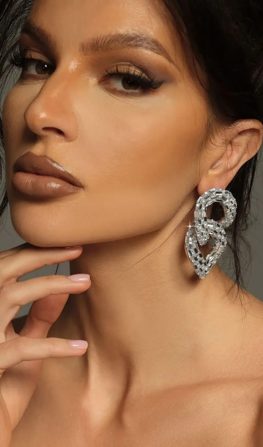 Tyora Circle Crystal Earrings