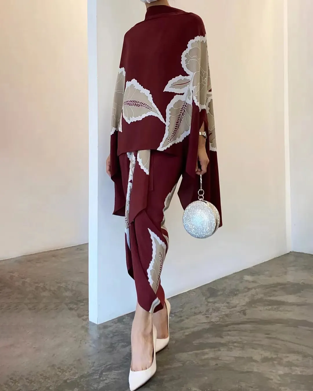 High Collar Floral Elegant Slim Set