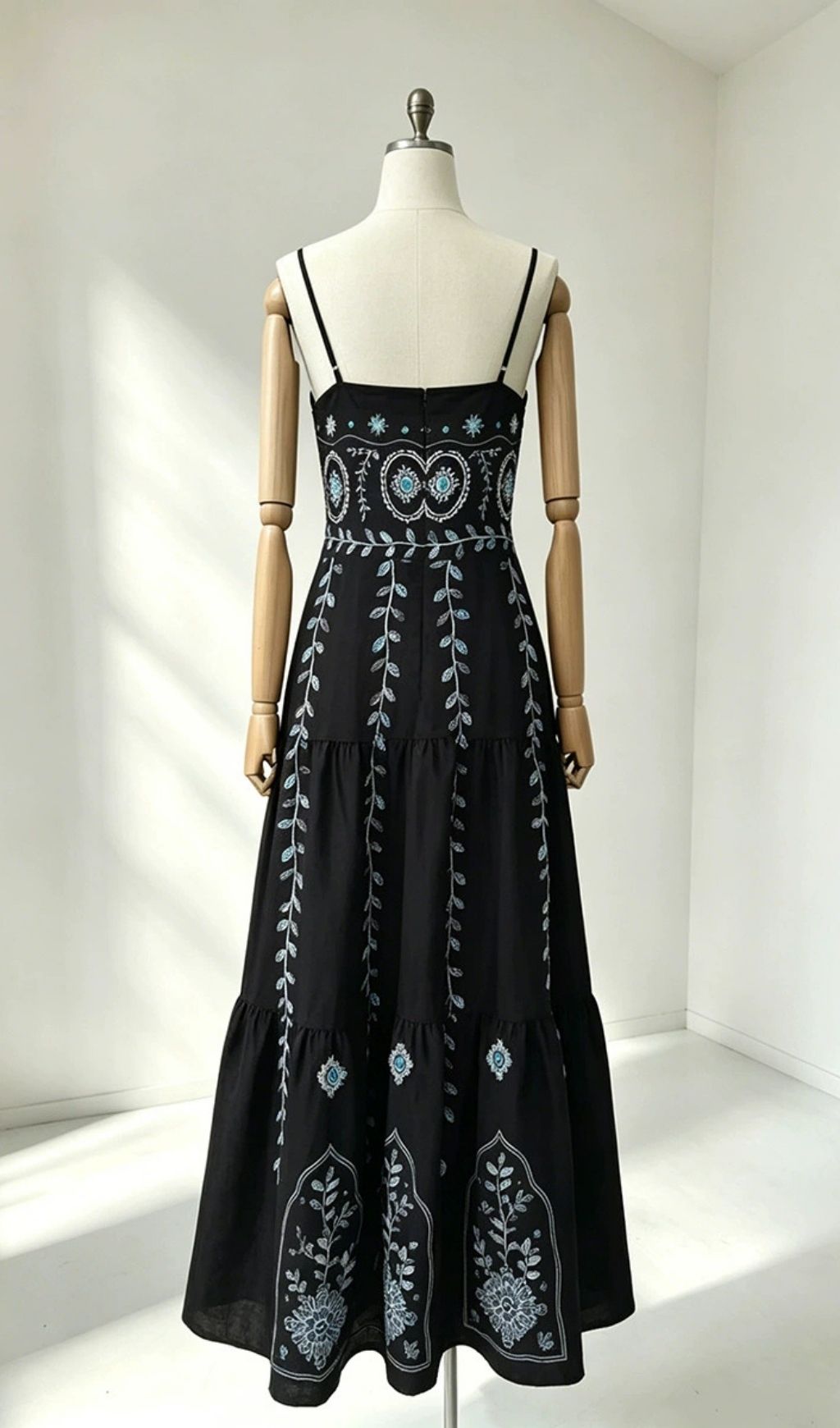 Fashionslee Women Mady Black Strappy Printed Maxi Dress