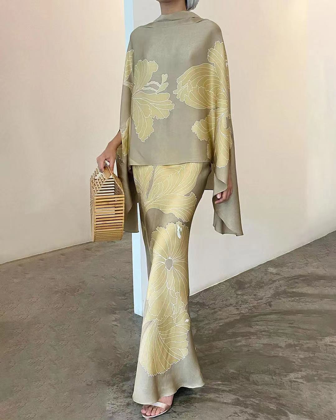 High Collar Floral Elegant Slim Set