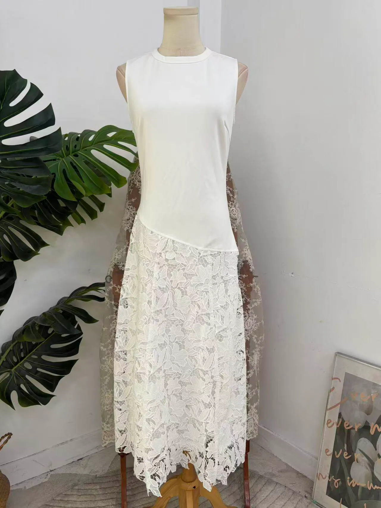 Crew Neck Lace Patchwork Sleeveless Maxi Dress - Beige