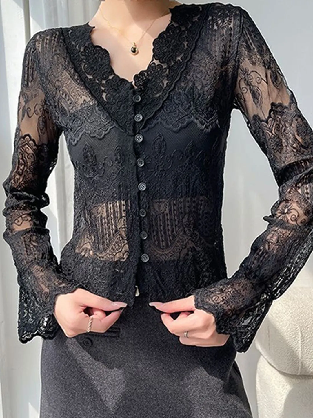 eee31010e739e8441965abe680bc244b Martha Slim V-Neck Hollowed Lace Top