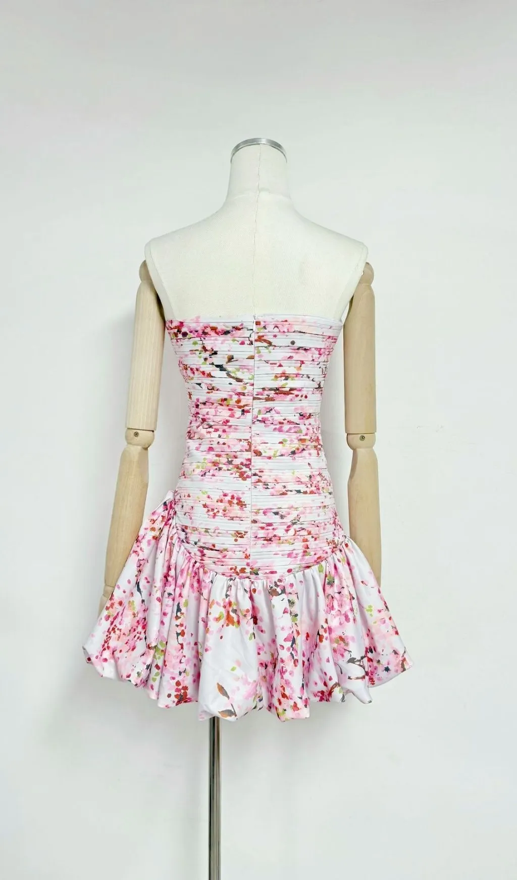 f1f7785f137dccfb0656cd2378658aeb.webp Fashionslee Women Madalyn Strapless Floral Pleated Mini Dress