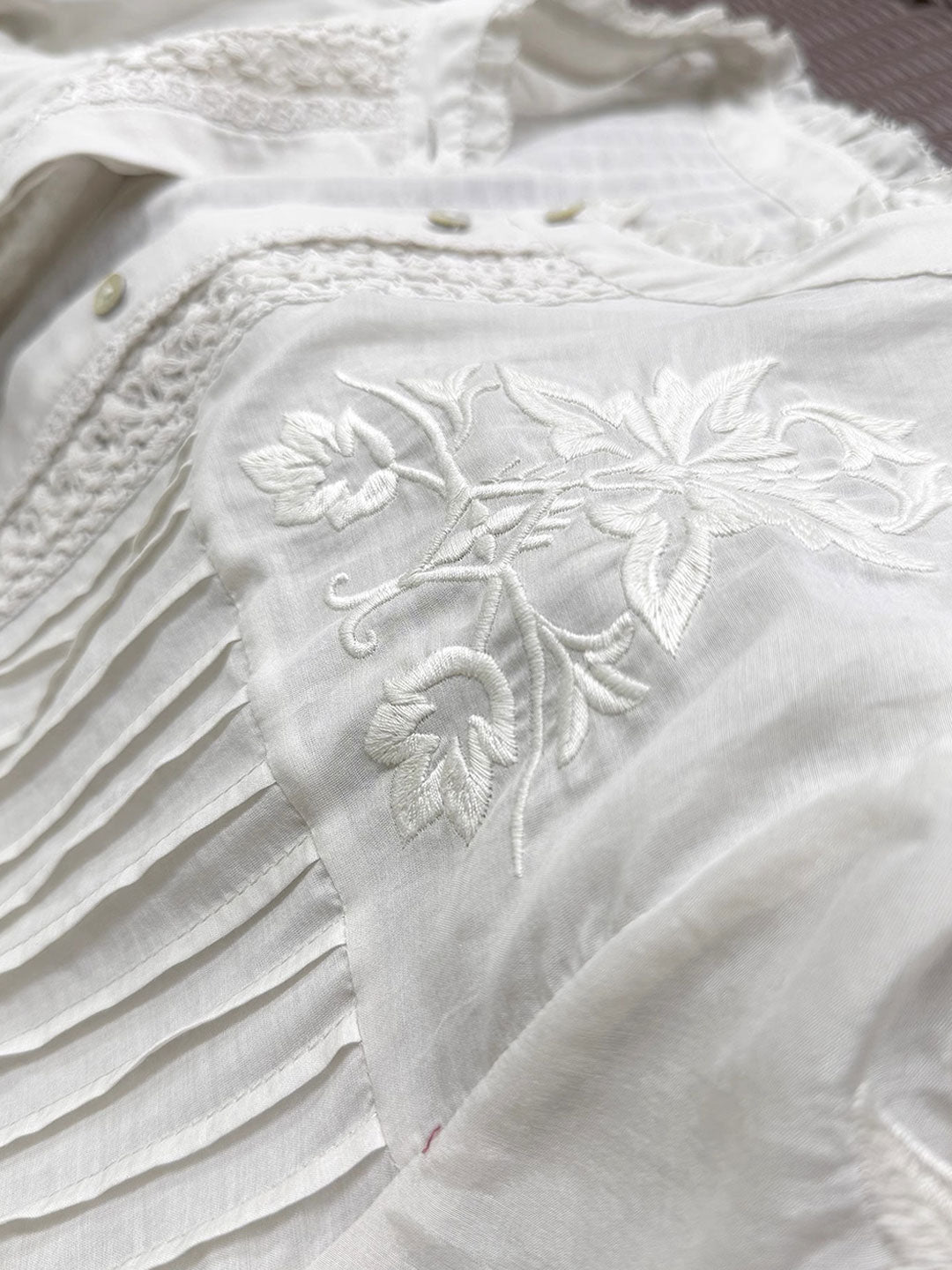Claire Loose Auricular Puff Sleeve Embroidered Blouse - OWNCI Claire Loose Auricular Puff Sleeve Embroidered Blouse - OWNCI