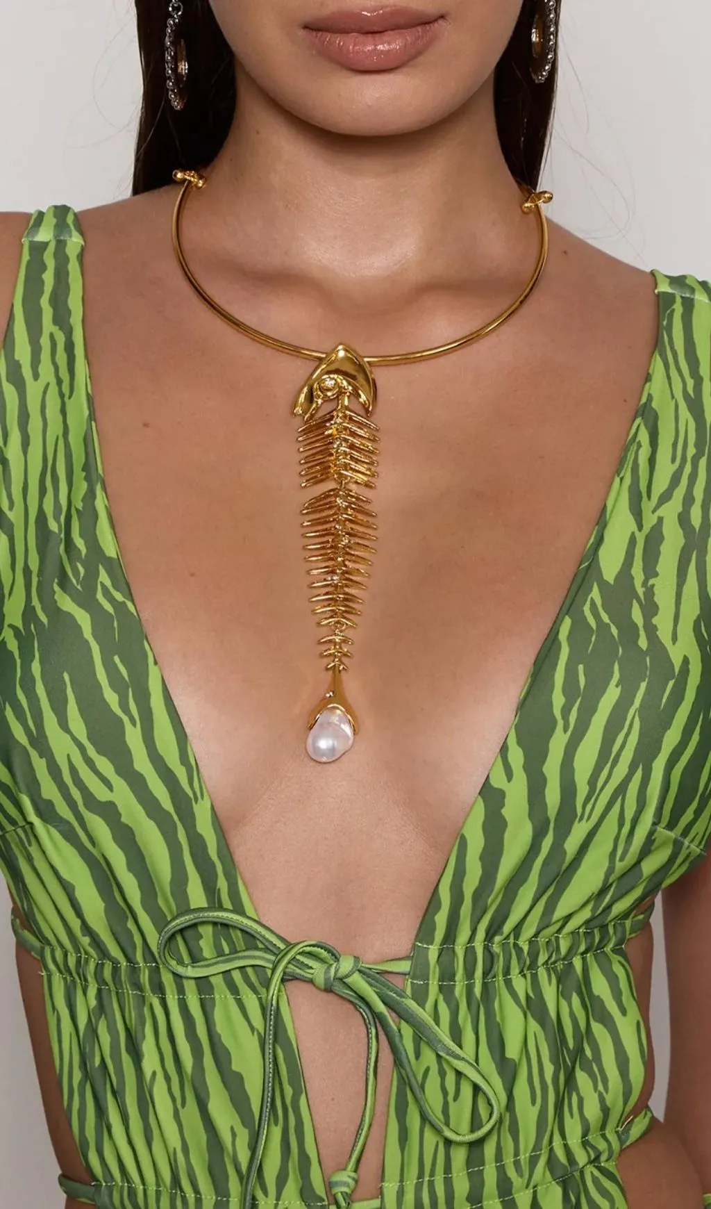 Soryxel Fishbone Pearl Pendant Choker