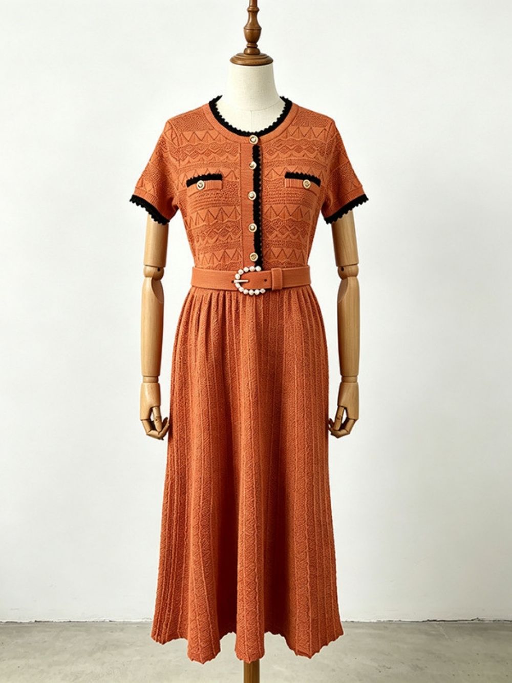 f75f424e14402bc3516975b676191517 Macayle Knit Short Sleeve Midi Dress