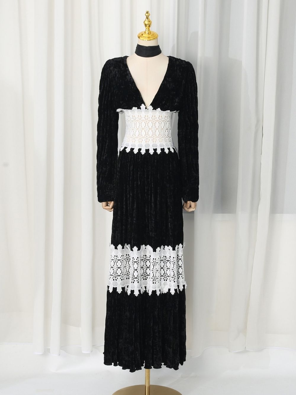 2f142da2bf2eb56202d38f2da5bd9d41 Mance Black Long Sleeve Lace Maxi Dress
