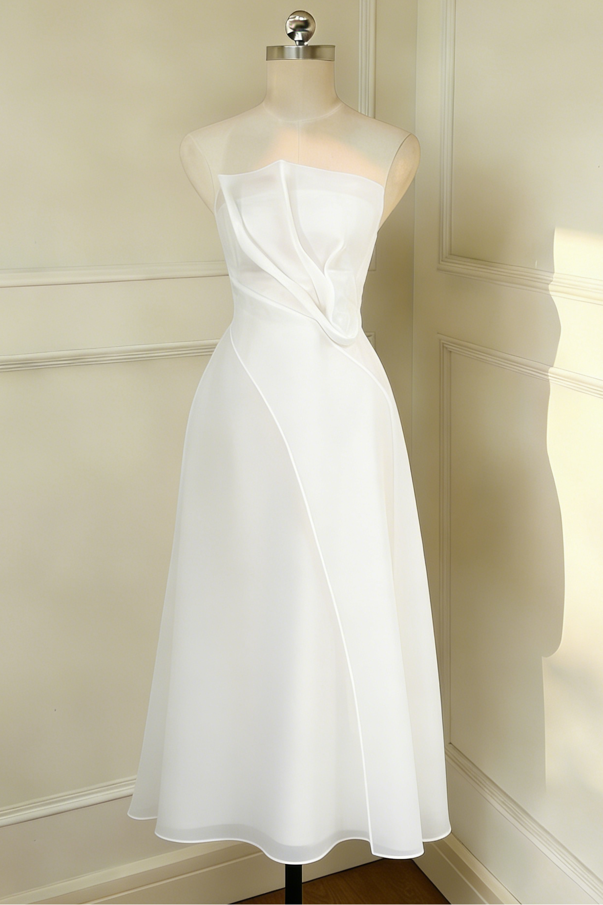 66407f33edaa1abdc490678e39be30d9 Strapless Layered Organza Midi Dress In White