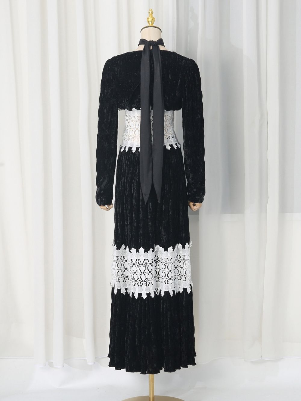 666d67adcd46f6937cddc44d8ab35de6 Mance Black Long Sleeve Lace Maxi Dress