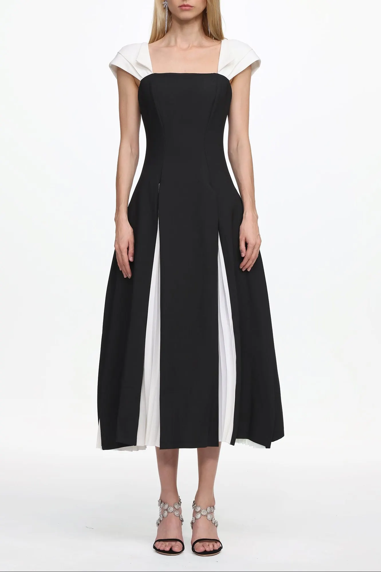 Saly Short Sleeve Contrast Pleated Woven Maxi Dress - OWNCI Saly Short Sleeve Contrast Pleated Woven Maxi Dress - OWNCI