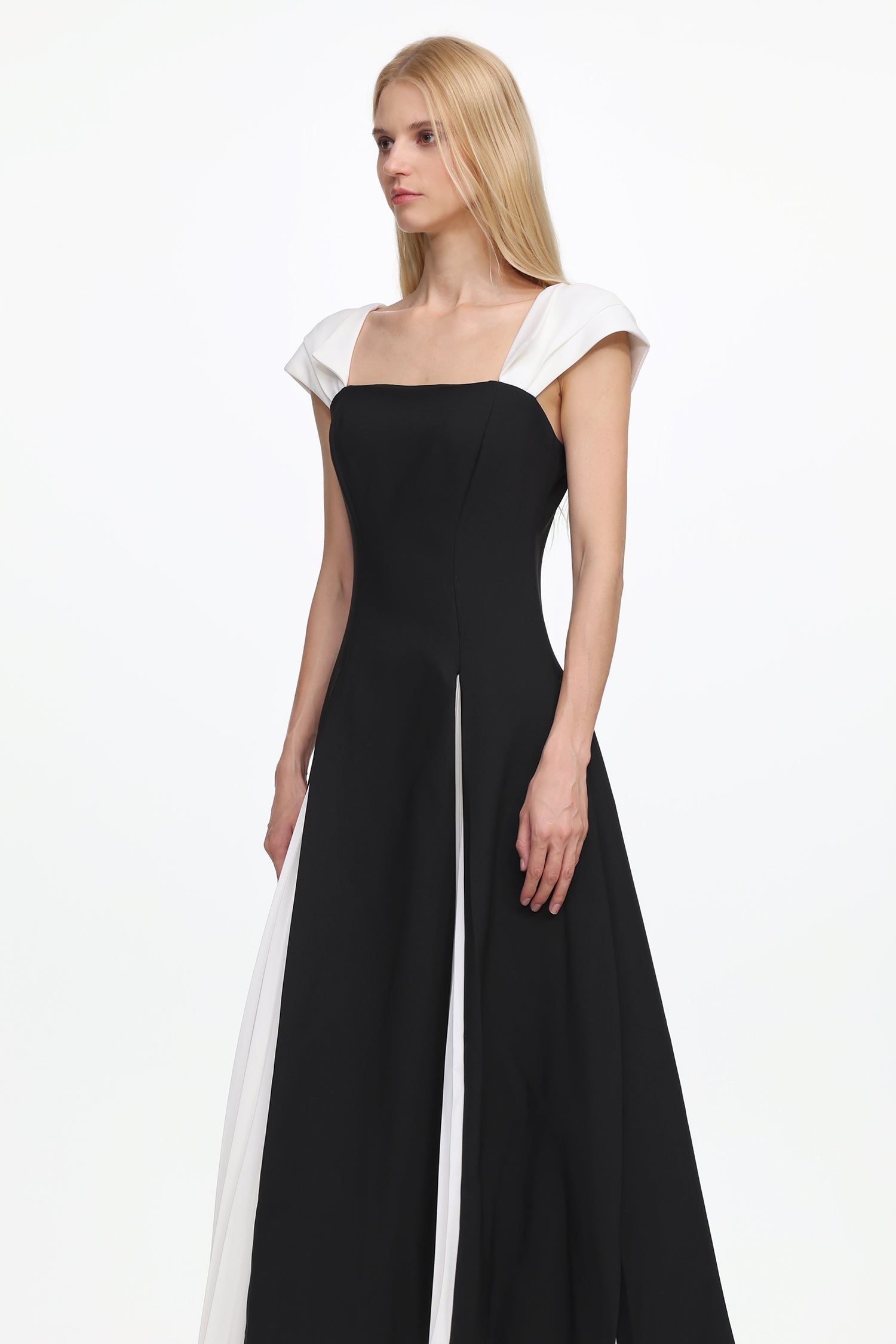 Saly Short Sleeve Contrast Pleated Woven Maxi Dress - OWNCI Saly Short Sleeve Contrast Pleated Woven Maxi Dress - OWNCI