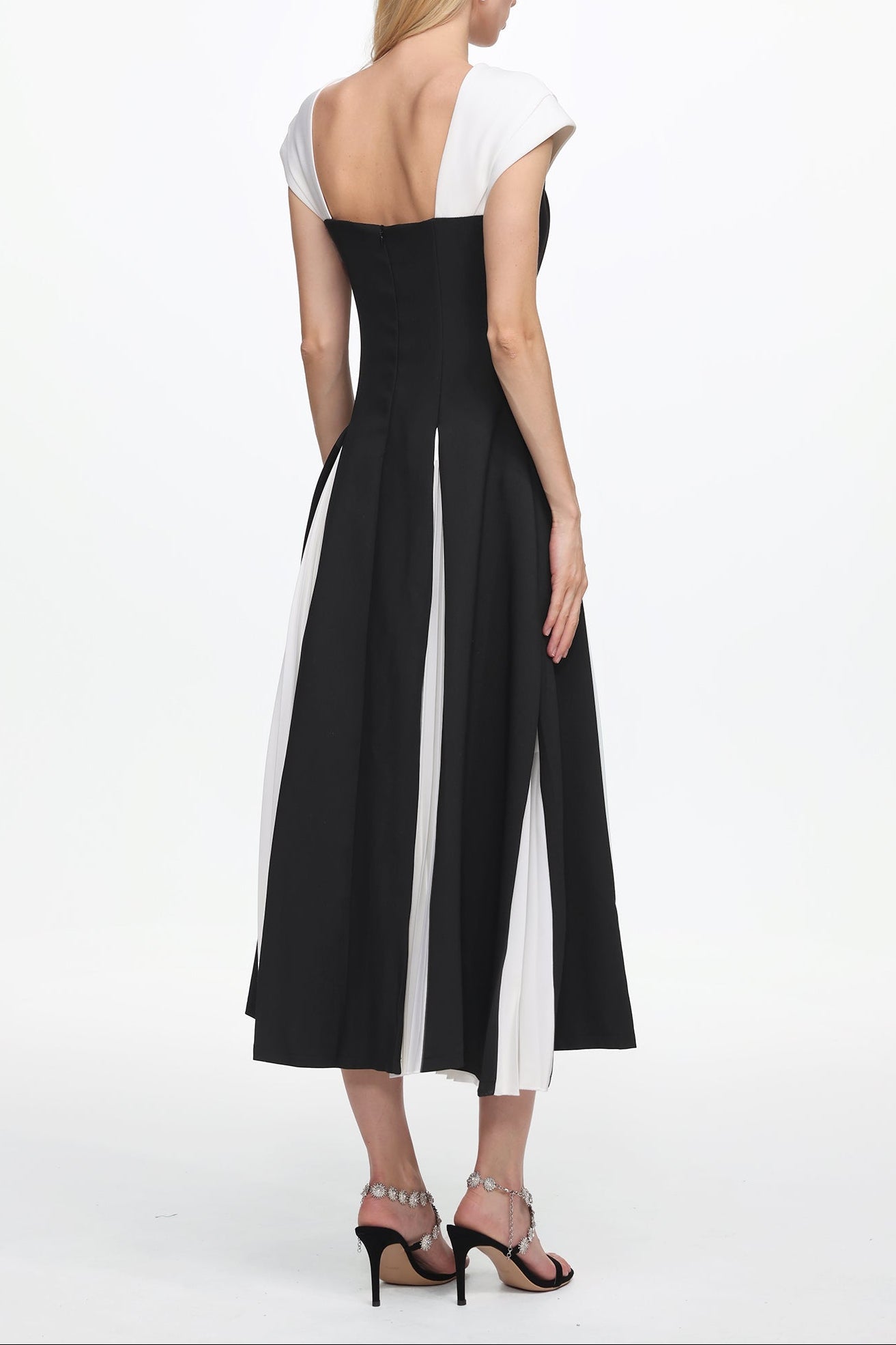 Saly Short Sleeve Contrast Pleated Woven Maxi Dress - OWNCI Saly Short Sleeve Contrast Pleated Woven Maxi Dress - OWNCI