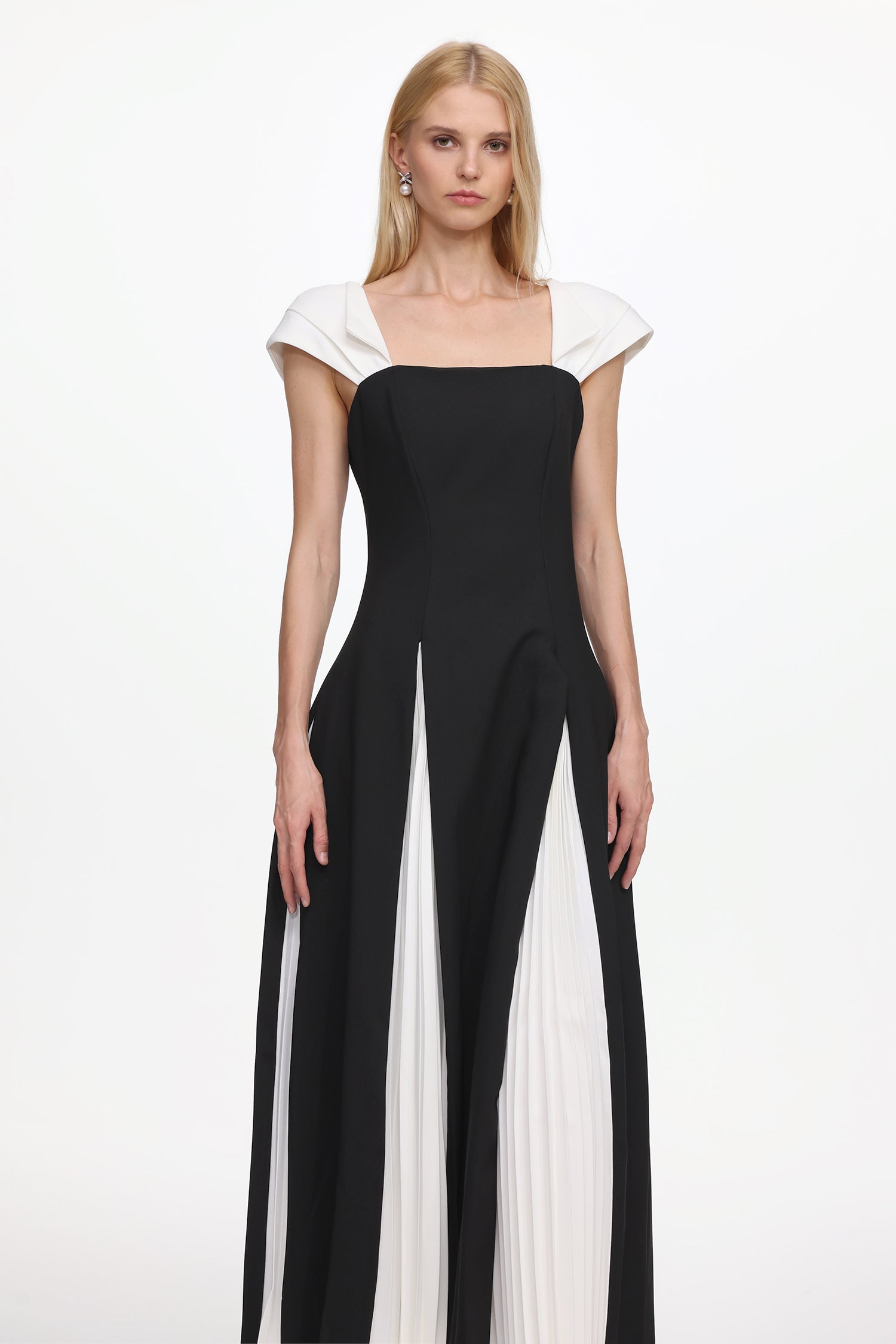 Saly Short Sleeve Contrast Pleated Woven Maxi Dress - OWNCI Saly Short Sleeve Contrast Pleated Woven Maxi Dress - OWNCI