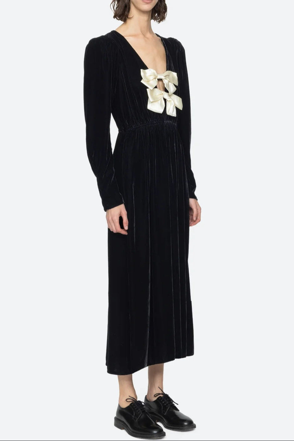 Wallis Black v-Neck Bow Cutout Velvet Midi Dress - OWNCI